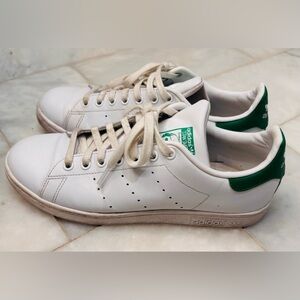 Original Stan Smith Adidas Sneakers. Size 8 in exc condition